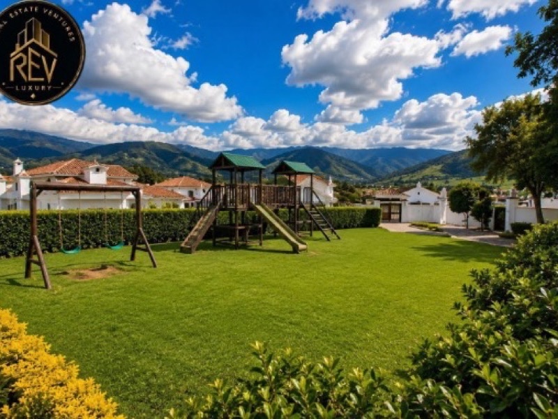 Terreno de esquina en Hacienda del Comendador